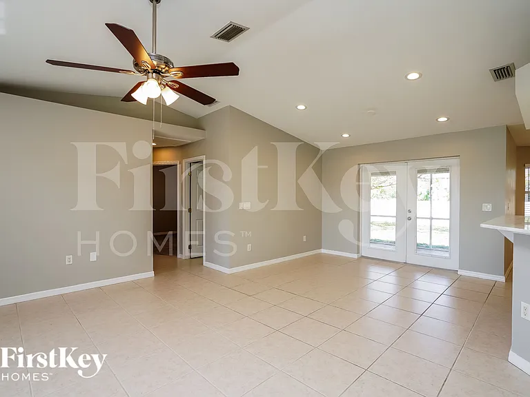 2912 SW 2nd Ave — Photo 4