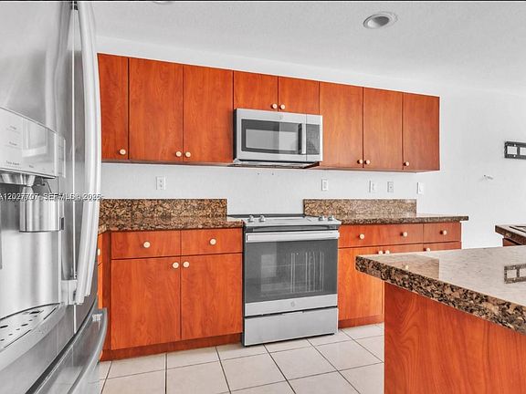 5th image of 16620 SW 47th Ter