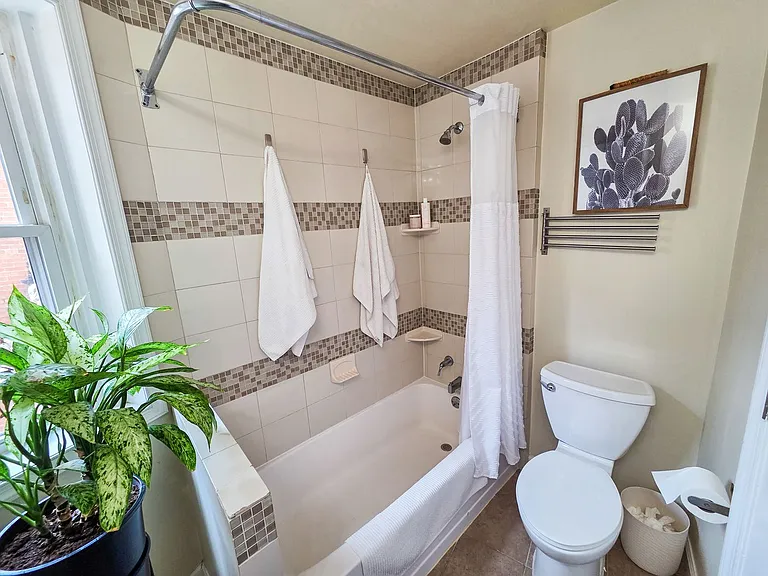 207 R St NW #4 — Photo 12