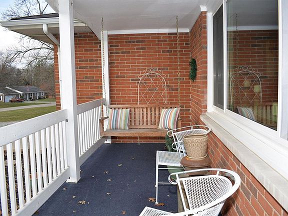 2nd image of 2472 Eastridge Dr