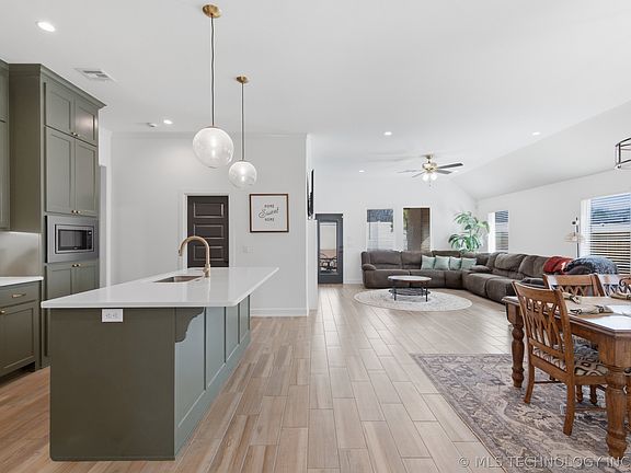 5th image of 1417 N 72nd St