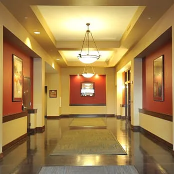 Fifth Avenue Court Apartments — Photo 3