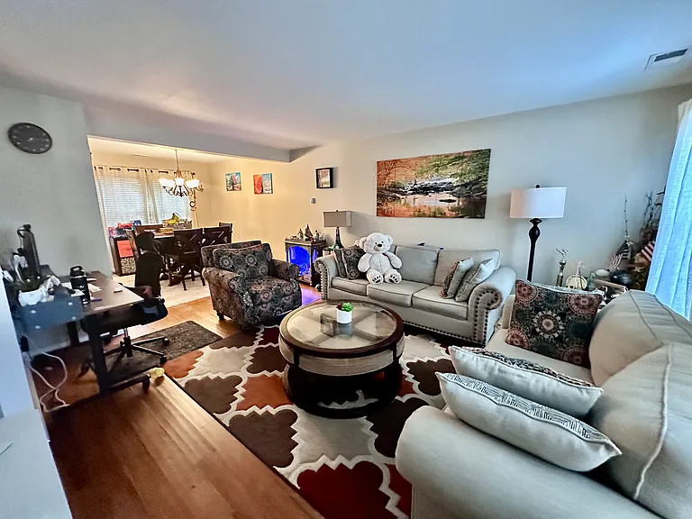 157 Woodbury Rd — Photo 8