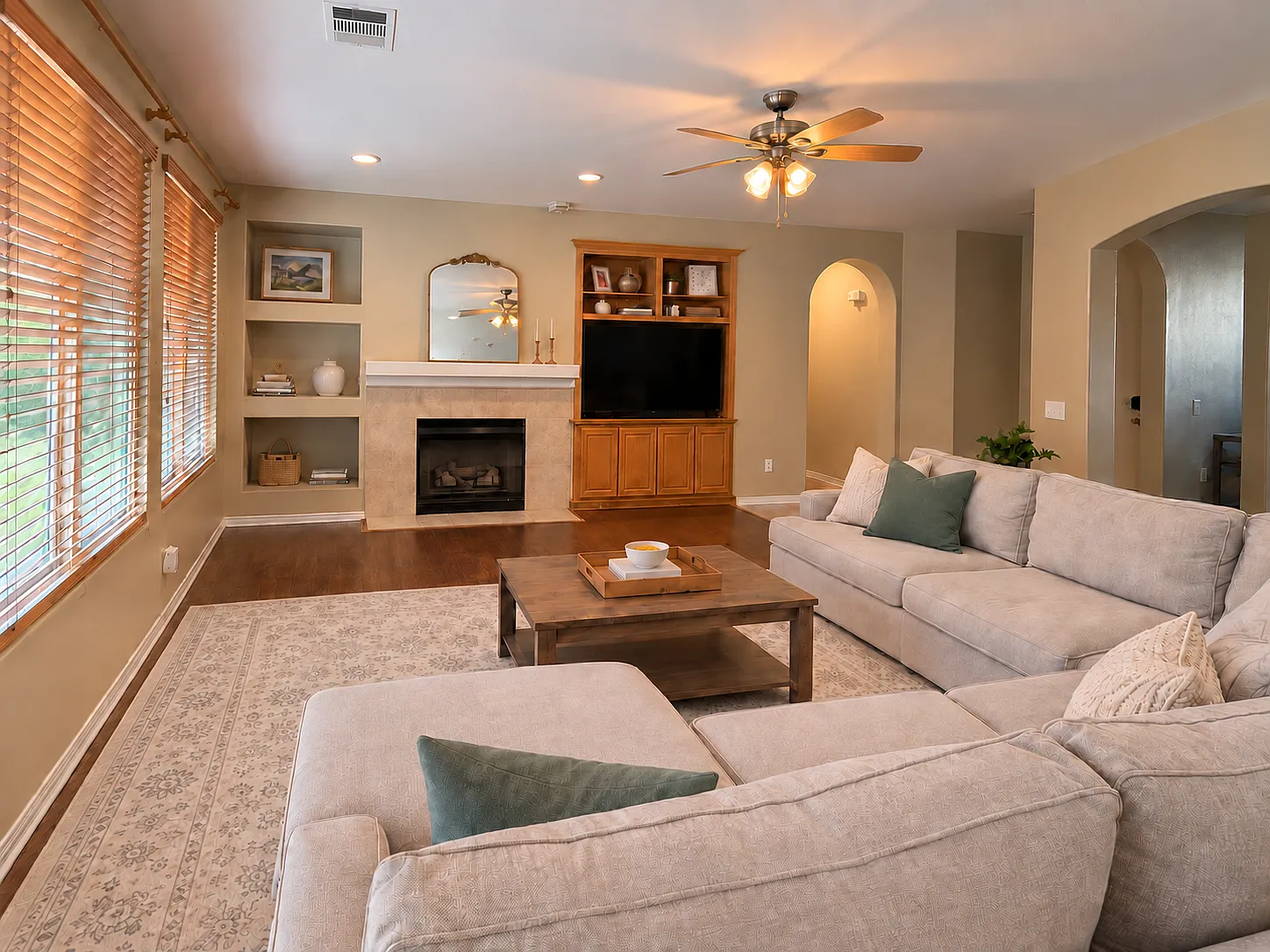4 bed, 2203 sqft, $3,475 — Photo 3