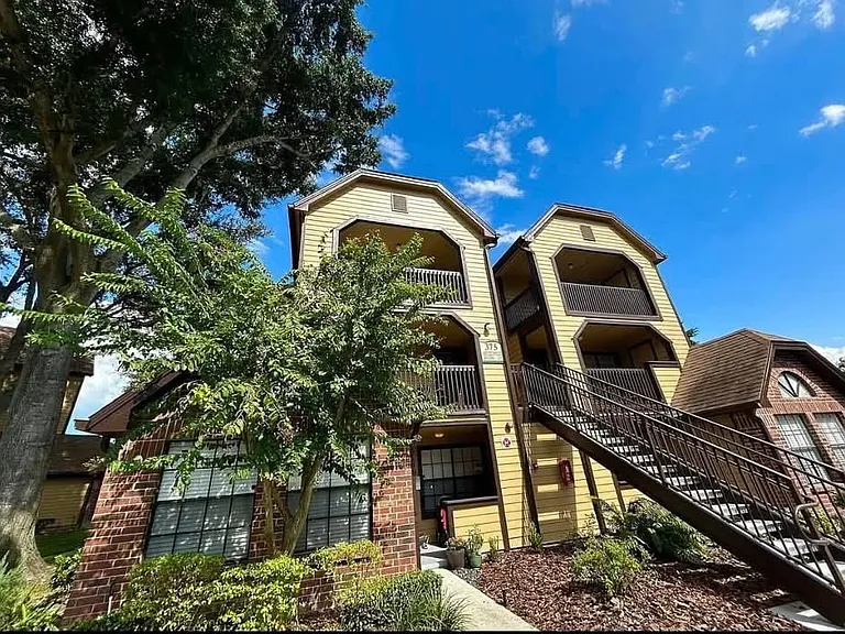 375 Lake Ontario Ct — Photo 3
