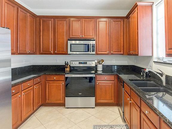 4th image of 306 Ennis Ln #306
