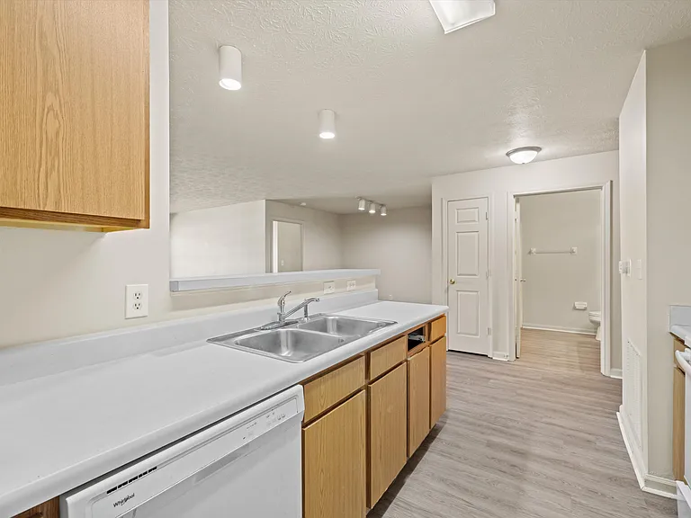 Autumn Woods Apartments — Photo 52