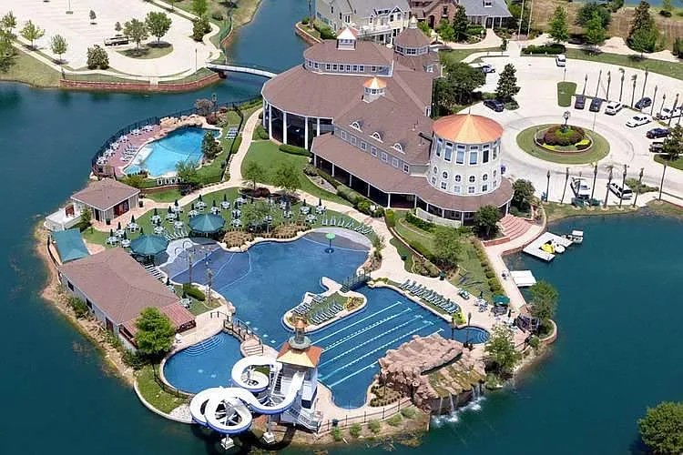 Community Swimming Pools & Clubhouse