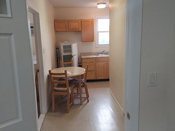 3rd image of 5 Fairbanks Ave