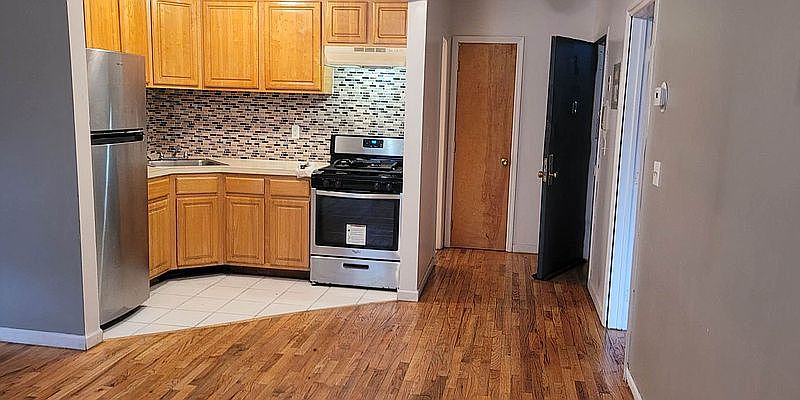 2nd image of 934 De Kalb Ave #2B