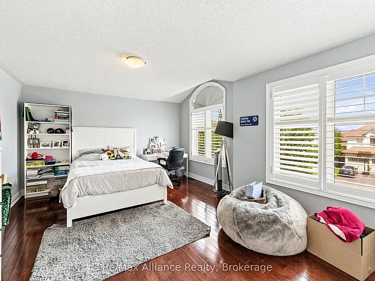 2404 Rideau Dr — Photo 25