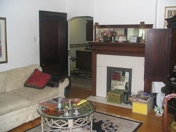 LR looking into kitchen