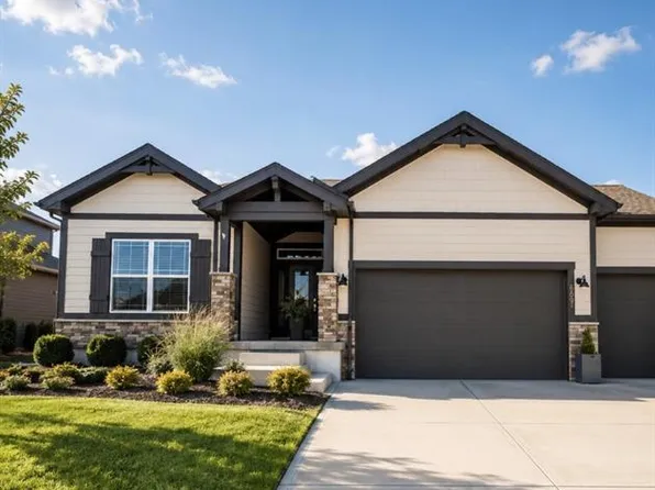1517 SW Georgetown Dr, Lees Summit, MO 64082