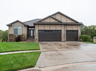 9539 Eastview Rd, Lincoln, NE 68505