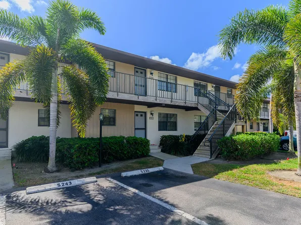 5245 Treetops Dr #204, Naples, FL 34113