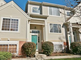 515 Cary Woods Cir, Cary, IL 60013