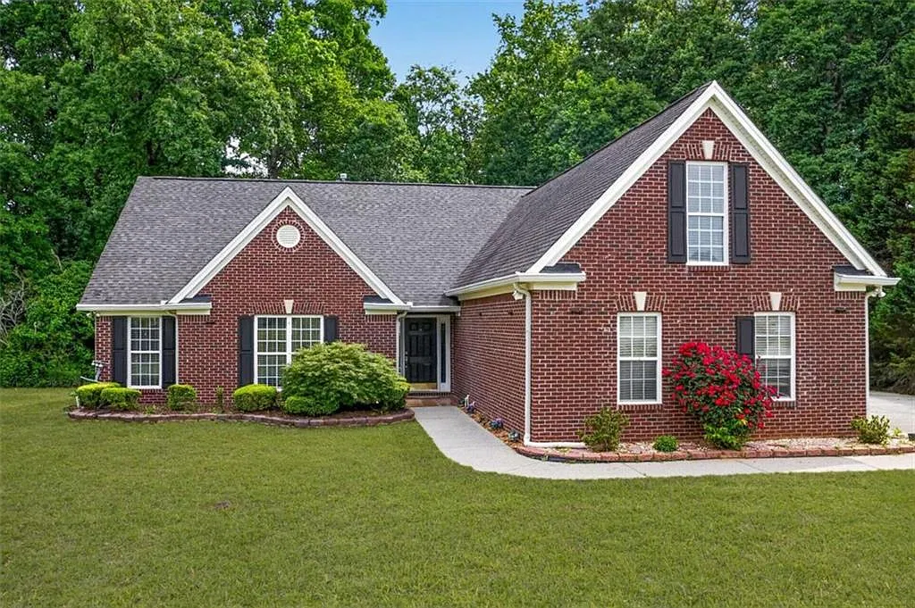 4 bed, 2.0 bath, 2428 sqft, $2,149 — Photo 3