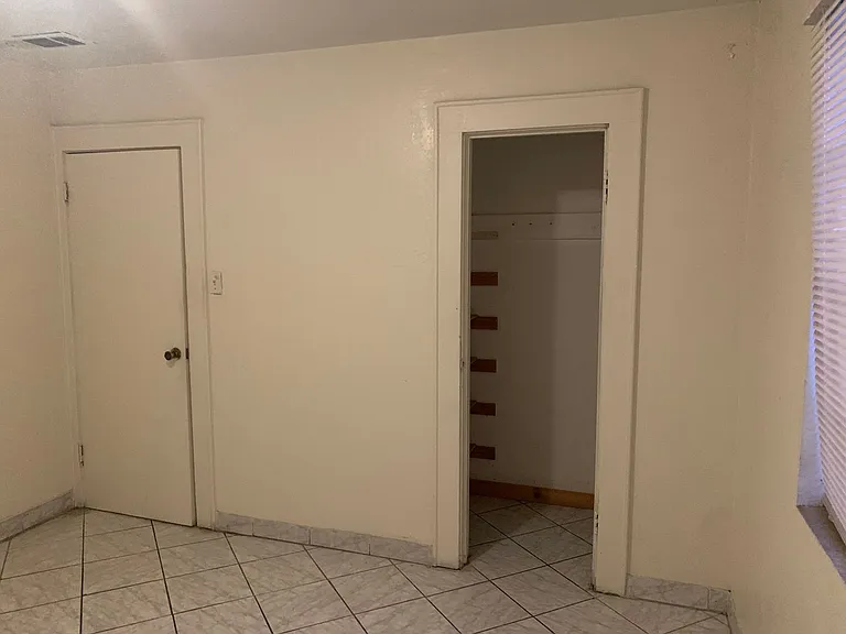 1815 Potomac Ave — Photo 11