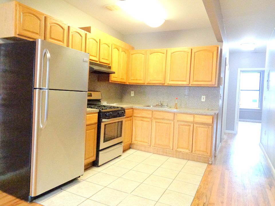 1st image of 1033 Pacific St APT 3L