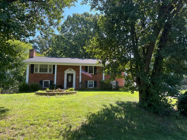 700 Perry Dr, Fredericksburg, VA 22405
