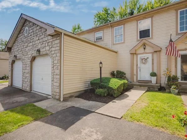 970 Sara Ct, Pataskala, OH 43062