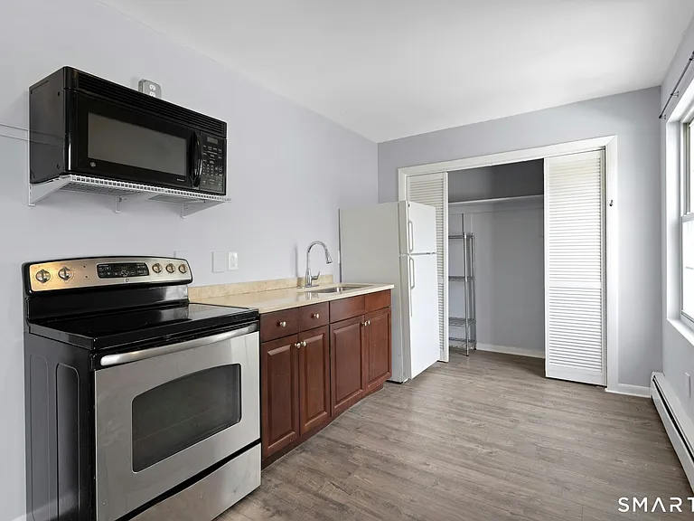 614 Earl Ave — Photo 2