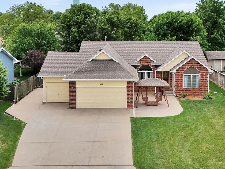 1st image of 817 Country Ln