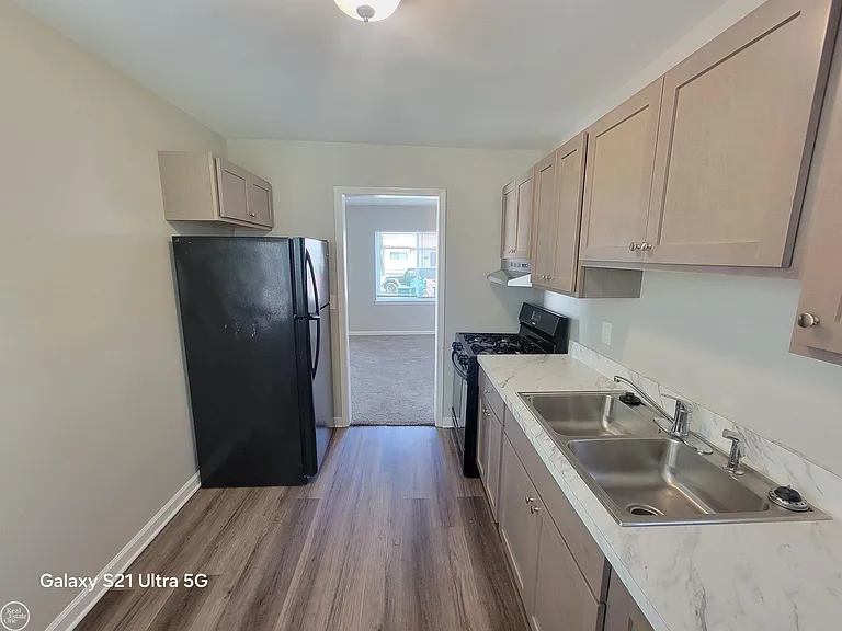 13148 Sherman Ave — Photo 8