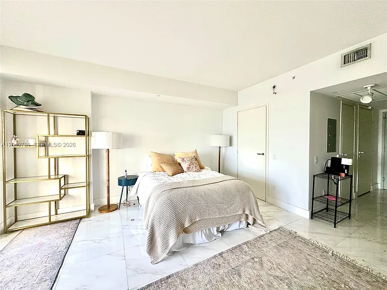 1300 Brickell Bay Dr #2106 — Photo 2