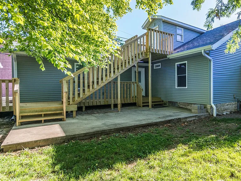 211 N Madison St — Photo 3