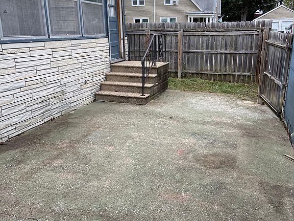 Rear fenced in patio area