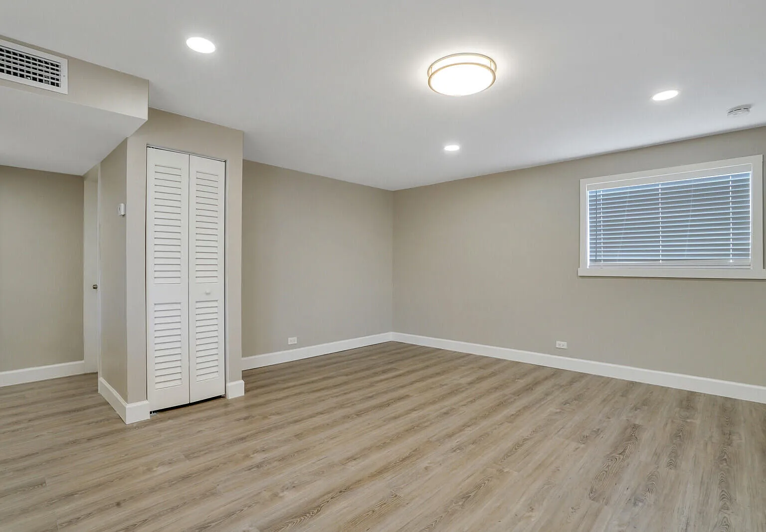 2 bed, 1.0 bath, 957 sqft, $1,900 — Photo 4