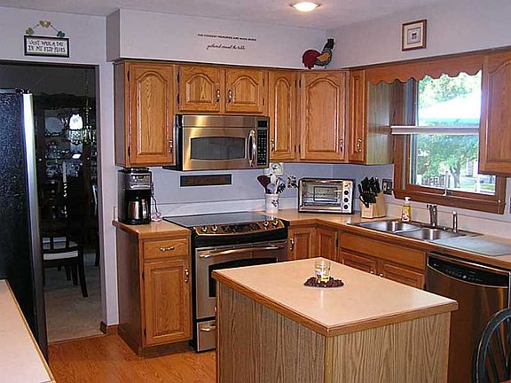 2nd image of 102 Rocky Mountain Ct