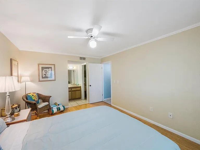 1125 Pinellas Bayway S #305 — Photo 22