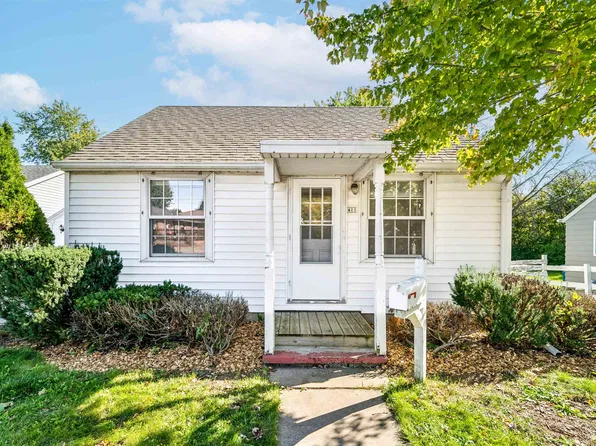 411 S Washington St, Combined Locks, WI 54113