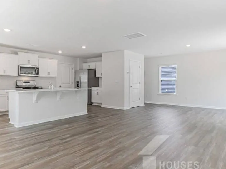 119 Cranford Rd — Photo 2