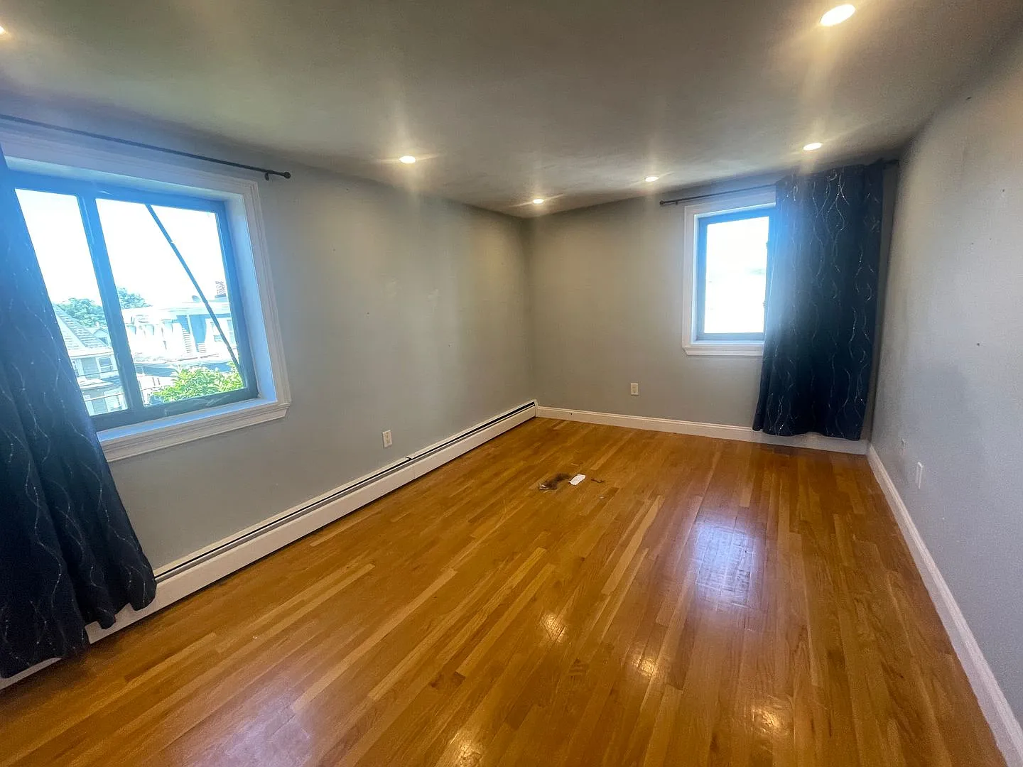 Modern 1 bed HW Floors, Granite stainless Kitchen Supoer Sunny, AC Dishwasher Great Value! 7/1 or... — Photo 2