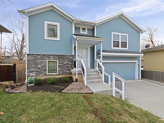 3rd image of 4523 NE 47th St