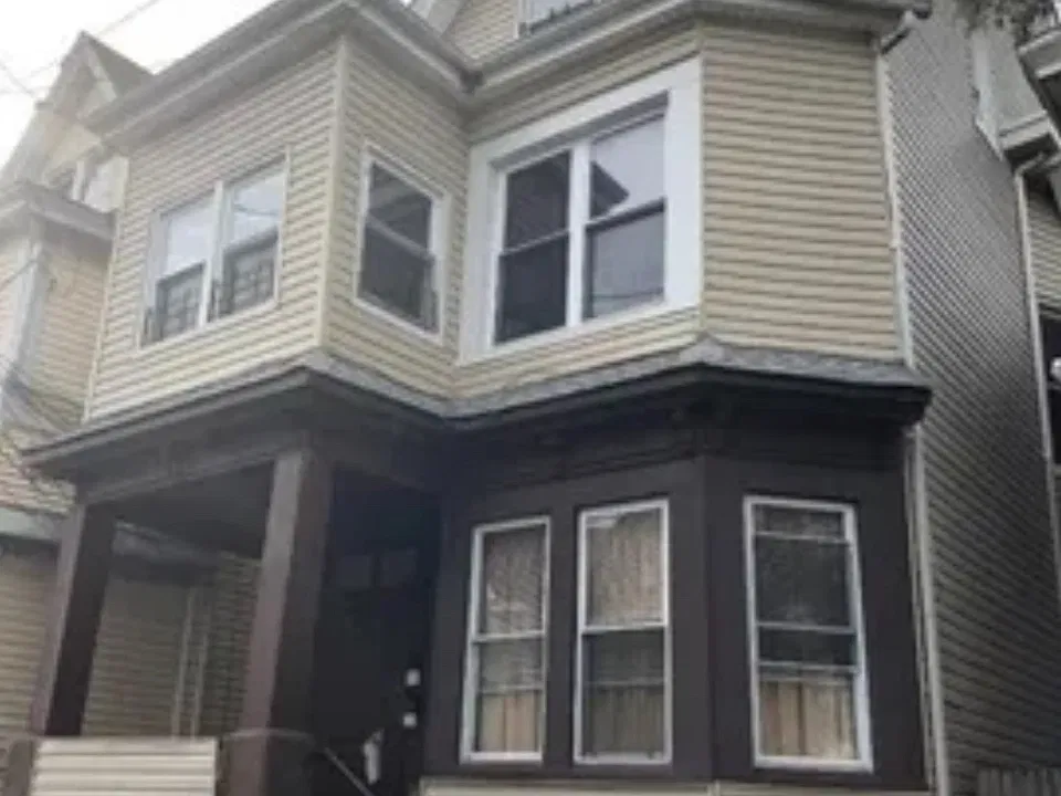 12 Pennington St #1