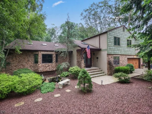 72 Fox Chase Ct, Freehold Twp., NJ 07728