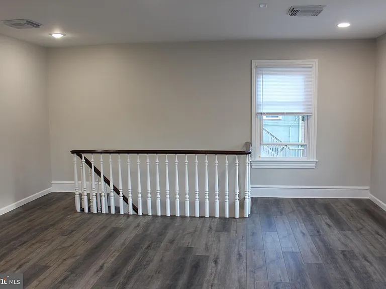 34 Delsea Dr S #B — Photo 8