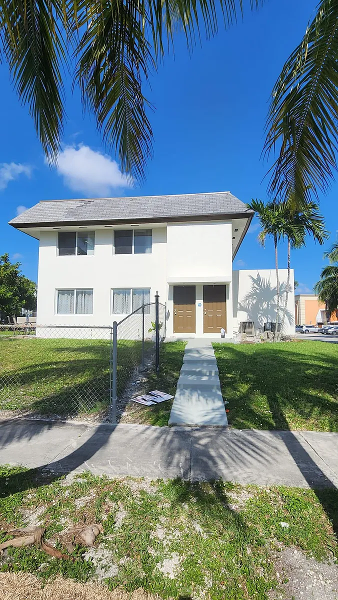 Building Photo - 8852 SW 95th Ave