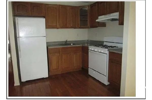 Building Photo - 410 E 183rd St #3