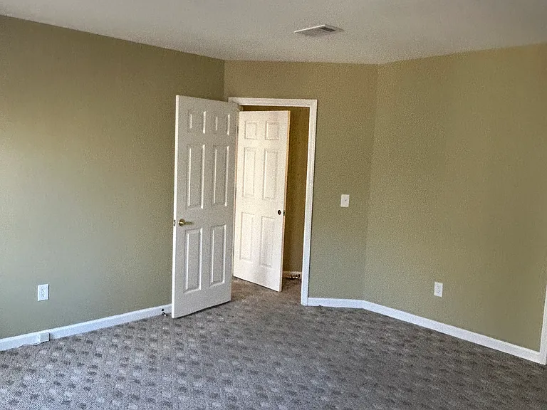 Bainbridge Dr — Photo 10