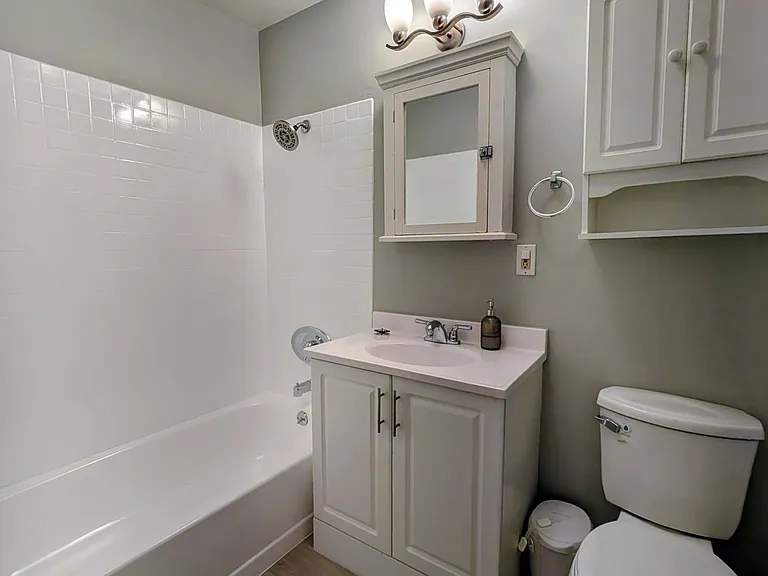 5964 Yarmouth Ave — Photo 11