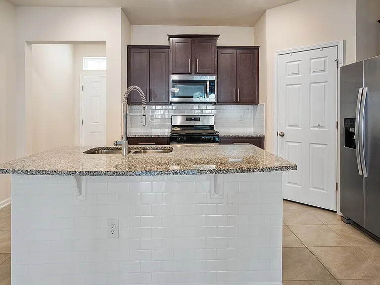 73 Java Ln — Photo 12