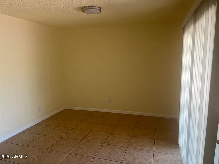 6502 W Mercer Ln — Photo 7