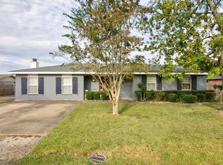 2700 Oak Ave, Groves, TX 77619