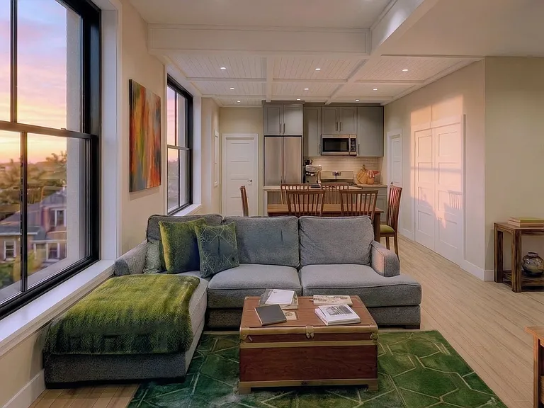 Blackstone Boulevard Residences — Photo 4