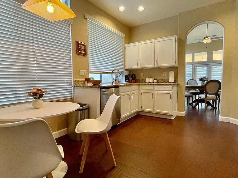 1147 E Amberwood Dr — Photo 20